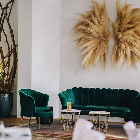 Kounicky Dvur Hotell Dolní Kounice Exteriör bild