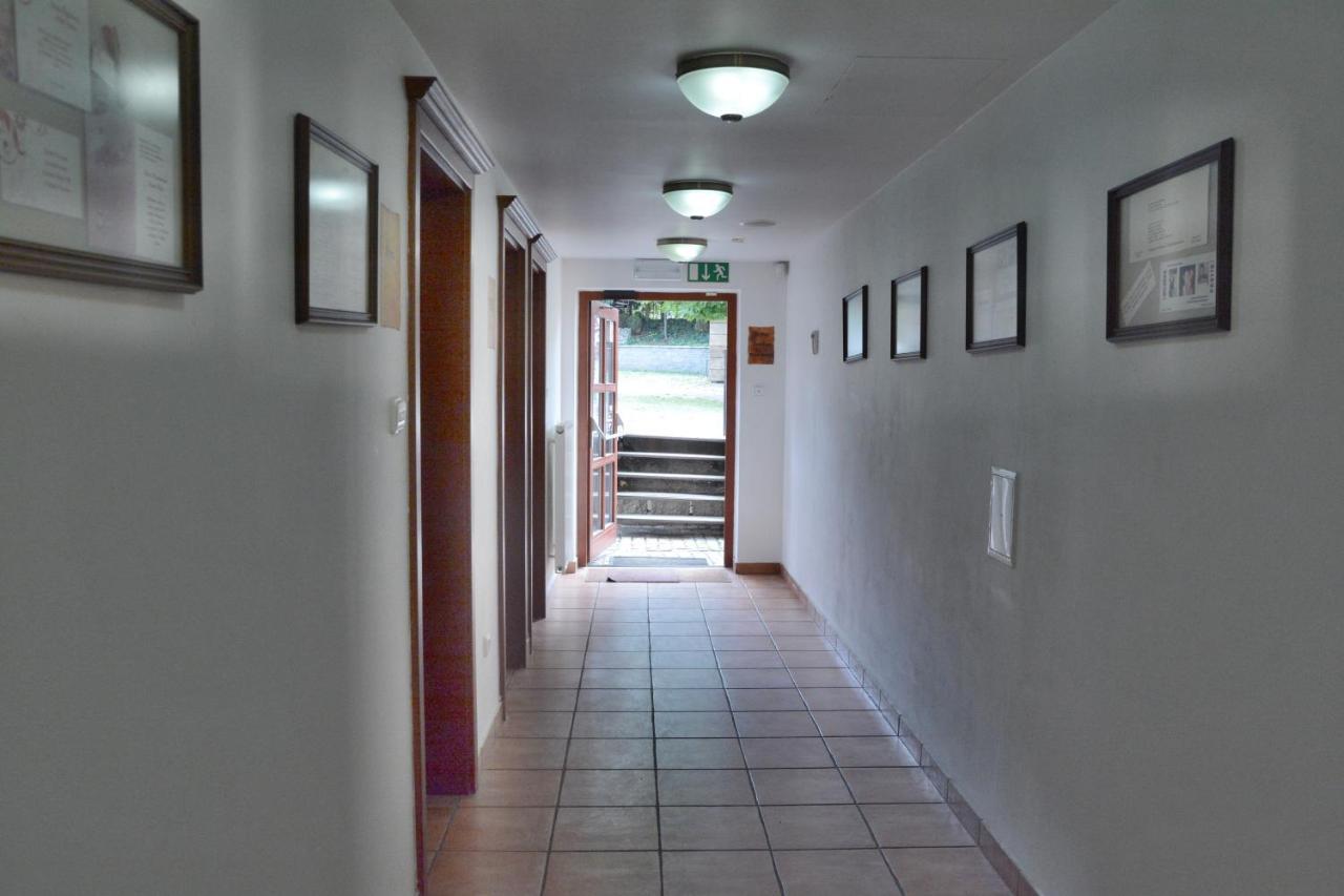 Kounicky Dvur Hotell Dolní Kounice Exteriör bild