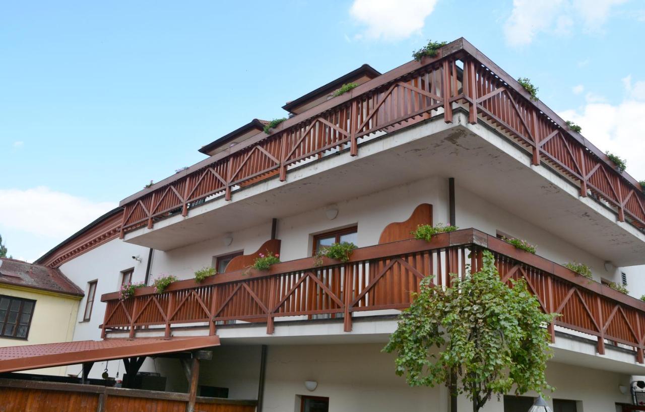 Kounicky Dvur Hotell Dolní Kounice Exteriör bild