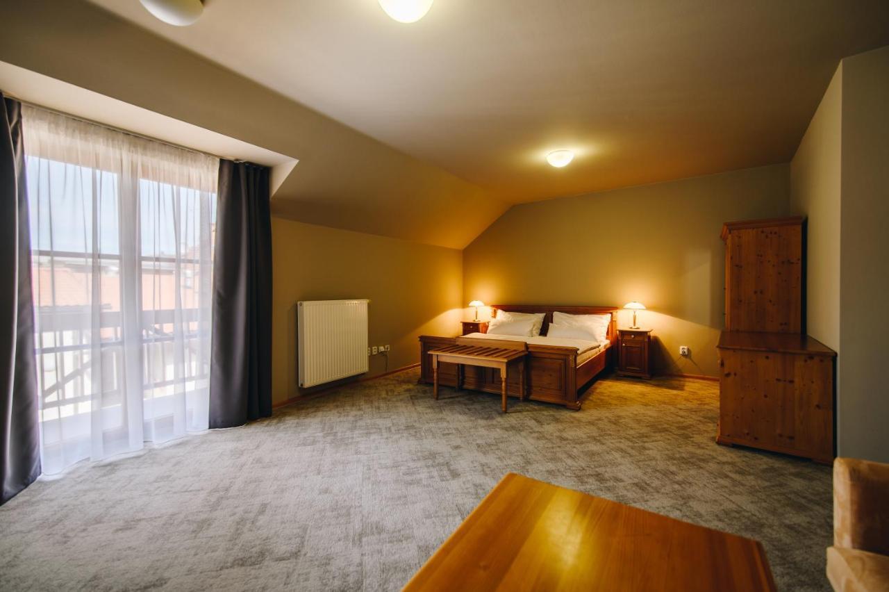 Kounicky Dvur Hotell Dolní Kounice Exteriör bild