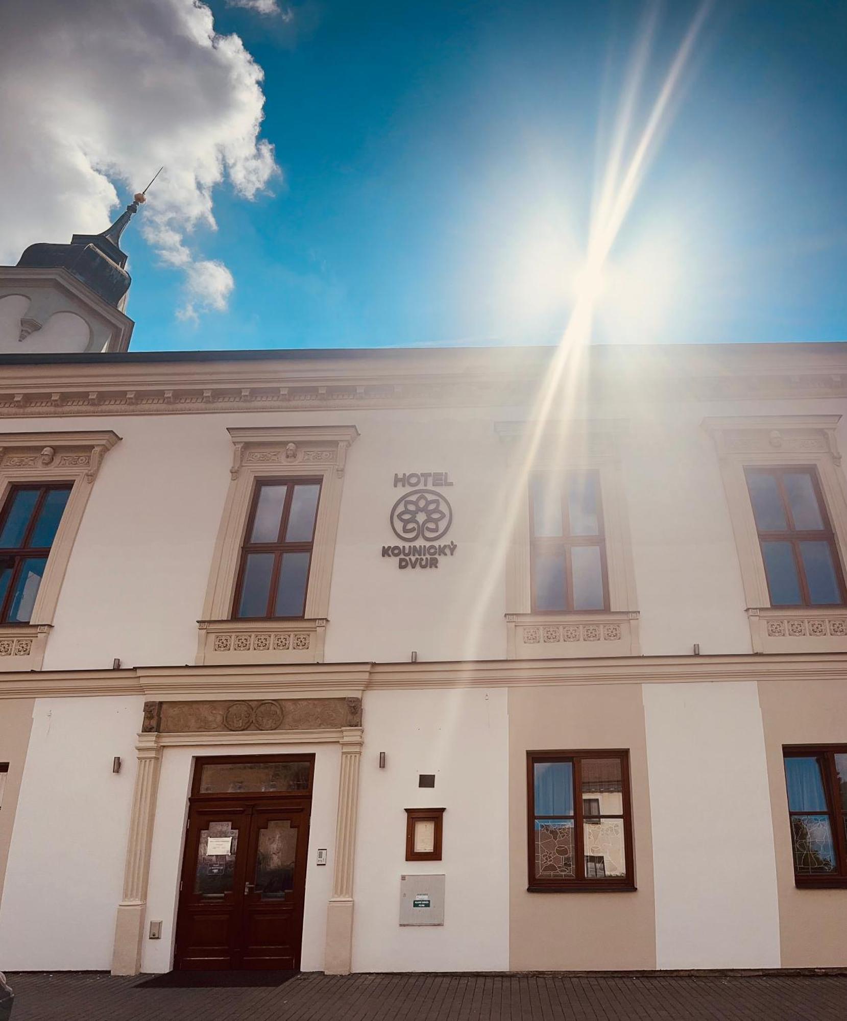 Kounicky Dvur Hotell Dolní Kounice Exteriör bild